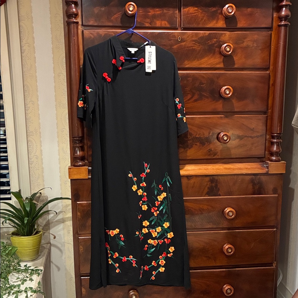 MISSLOOK Black Maxi Dress with Red & Yellow Floral Embroidery
